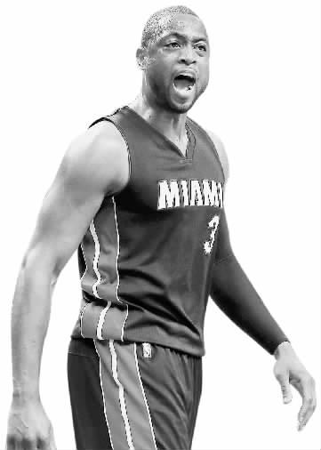 球星连续制造杀伤，把对手打崩（球星火力全开连番冲击，令对手崩盘）