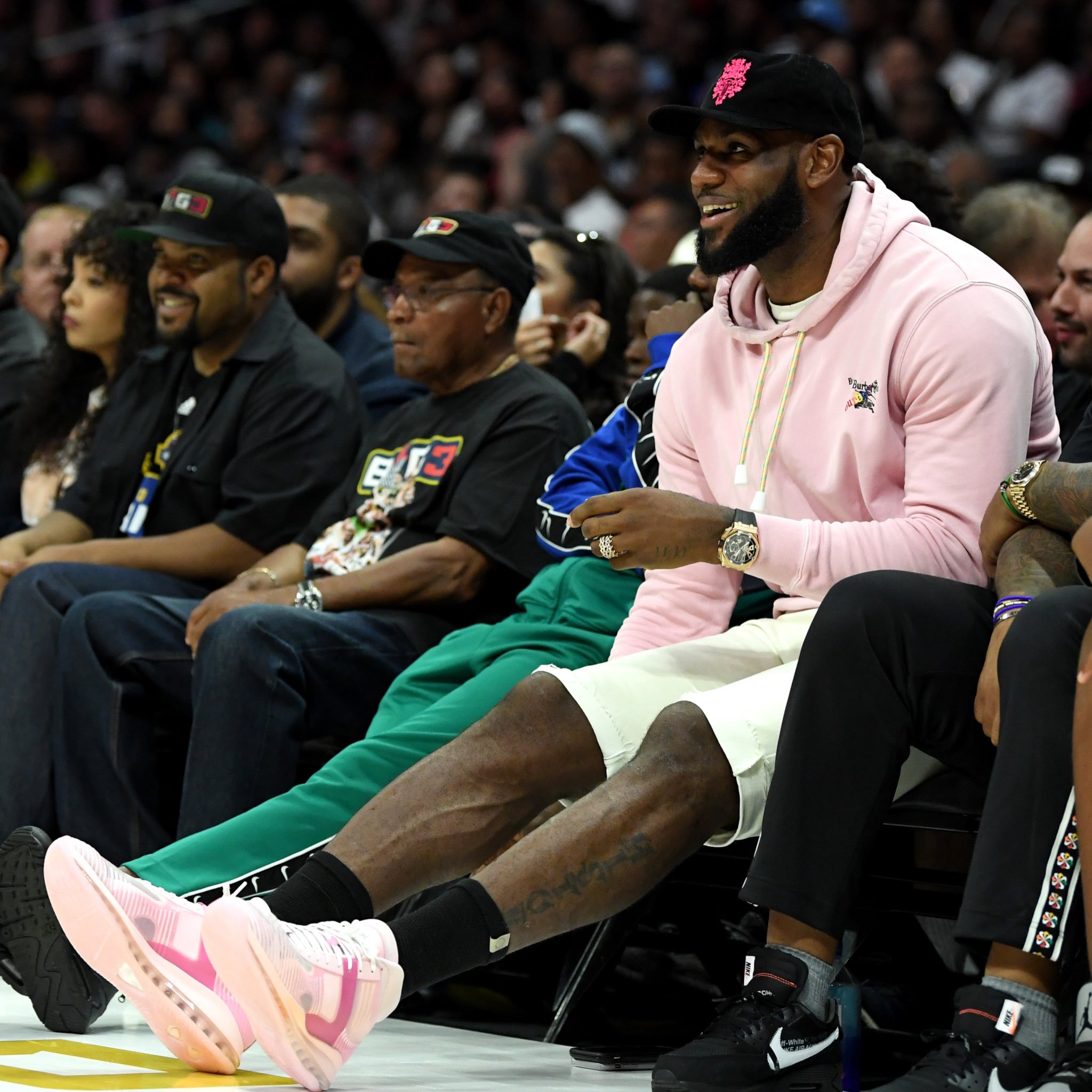 球星打出赛季最暴走的一场（球星上演本季最疯狂一战）