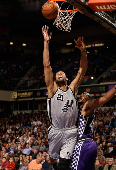 库库：家人支持谁？我说想要球票就得穿切尔西球衣（库库笑谈家人立场：想拿球票，先穿切尔西球衣）