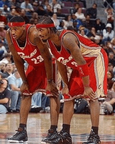 记者：今年租借效力大阪樱花的拉斐尔正与一家中国俱乐部谈判（记者称：本赛季租借效力大阪樱花的拉斐尔正与一家中国俱乐部进行谈判）