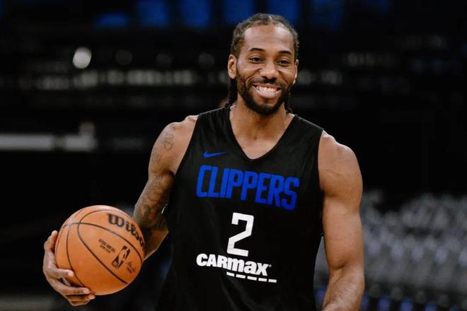 意媒：贡多齐可能在冬窗离开拉齐奥，标价至少3000万欧元（意媒：贡多齐或在冬窗从拉齐奥离队，标价不低于3000万欧）